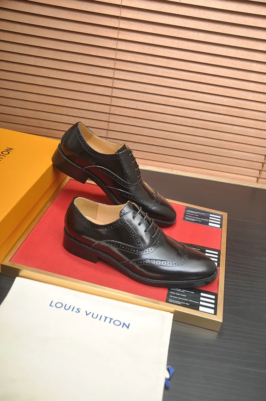 Men's men's shoes 💰500💶 [LV] (original single cowhide lining) 🍀LV's latest genuine leather business suit shoes are launched simultaneously on the official website. The first-layer cowhide imported from Italy is made of heavy gold, 💥official website 1:1 rubber outsole. Versatile to wear, high-end without losing class, and the color combination is extraordinary. This four-season style is alluring when worn on your feet, showing off your big-name flair. Standard code 38-45 (45 customized)